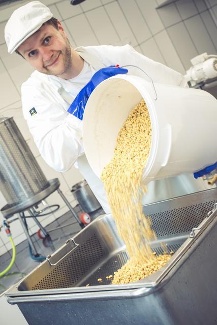 Bei der Arbeit am Ackerlhof | Foto: Sakher Almonem