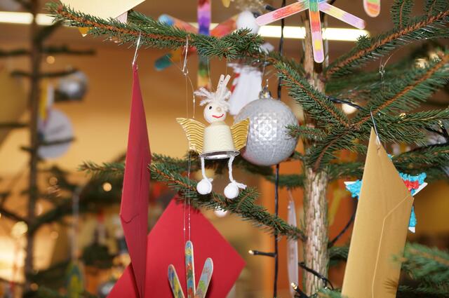 Am 10. Dezember ab 9:00 Uhr stehen wieder drei Bezirksblätter Wunschbäume vor dem Spar-Markt im Karo Shoppingcenter in Bischofshofen.  | Foto: Anita Marchgraber