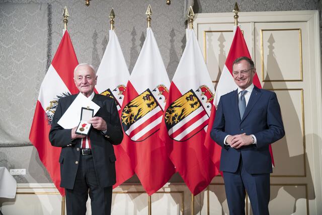Karl Klaffenböck nahm die Verdienstmedaille des Landes Oberösterreich entgegen.