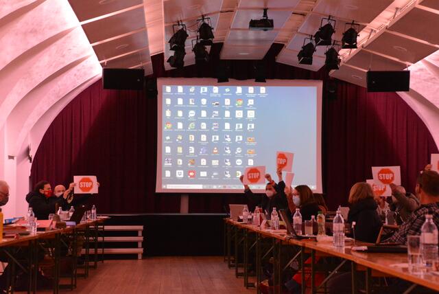 Bei der Gemeinderatssitzung im Lengenbachersaal stimmten alle Oppostionsparteien gegen den Voranschag der nächsten fünf Jahre  | Foto: Karin Kerzner