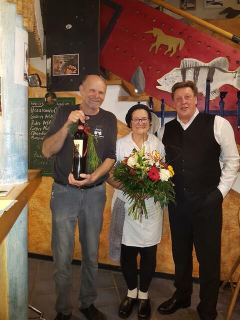 Wirte-Pension: Luk und Ula Strasser mit Bürgermeister Josef Jury
 | Foto: Künstlerstadt Gmünd
