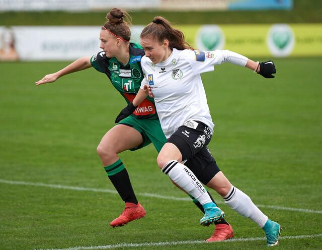 Lisa Kolb (r.), Goalgetterin in Diensten des Bundesligisten  SV Neulengbach, feierte ihr Debüt im Frauen-Nationalteam. | Foto: SV Neulengbach
