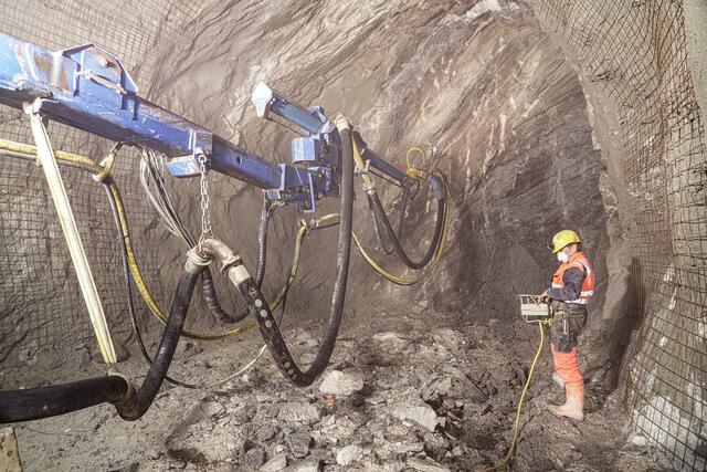 Mit einer Sprengung am Enzingerboden auf 1.500 Meter Seehöhe haben die Arbeiten für den Erschließungstunnel Stubachtal begonnen. | Foto: ÖBB Sailer