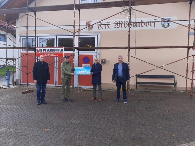 Amtsleiter Norbert Eder, Hauptbrandinspektor Johann Haitzinger, Direktor Markus Leitner, Bürgermeister Alois Six (v.l.). | Foto: Gemeinde Vöcklamarkt