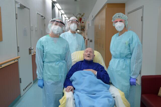 Der bald 100-jährige Werner Binder ist nach einer schweren Corona-Erkrankung wieder genesen und konnte am 2. Dezember aus dem Kepler Universitätsklinikum entlassen werdne.