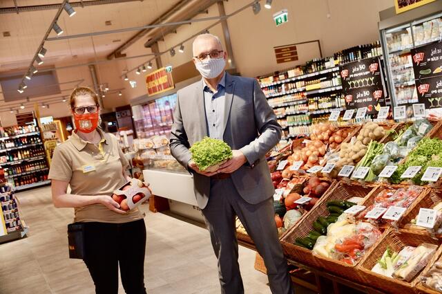 BILLA Marktmanagerin Manuela Wurzer mit BILLA Vertriebsmanager Erwin Stadler.
