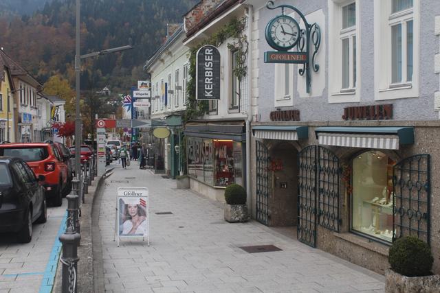 Die neuerliche Gutscheinaktion soll ein Anreiz sein, um vor Weihnachten in den Betrieben "zu Hause" einzukaufen. | Foto: Bernhard Hofbauer