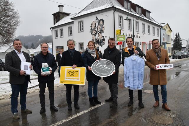 Als "Landpartner"-Pilotprojekt der Post AG wurden die Österreichischen Lotterien, die Kastner Gruppe ins Boot geholt. Es gibt auch eine mr.clean-Annahmestelle. | Foto: Michael Strini