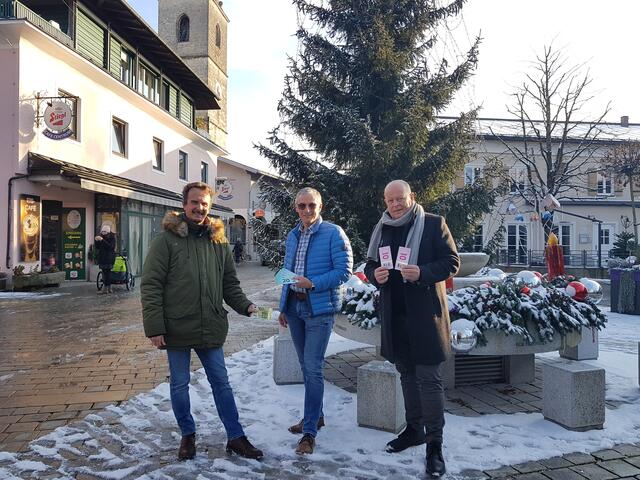 CMS-Geschäftsführer Martin Litschauer, Vorsitzender Stadtmarketing Hermann Kirchmeier und Bürgermeister Konrad Pieringer.