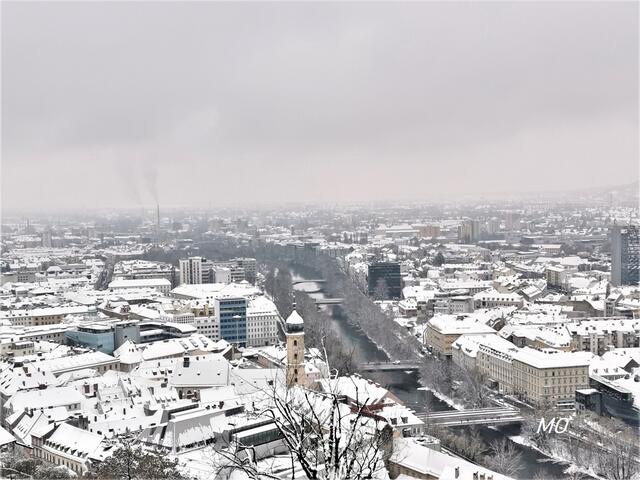 Blick über das verschneite Graz