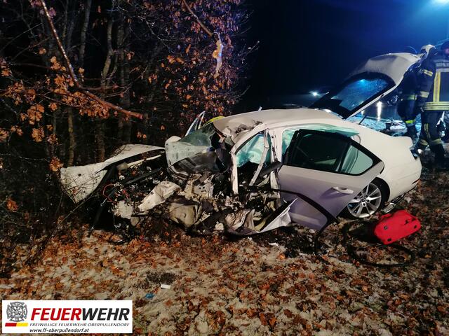 Frontalunfall zwischen LKW und PKW
