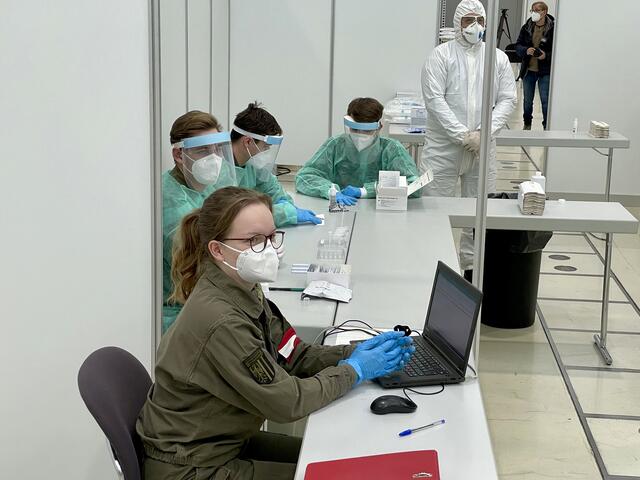 Sein persönliches Testergebnis erfährt man schnell per SMS oder E-Mail. | Foto: Baumgartner/BRS