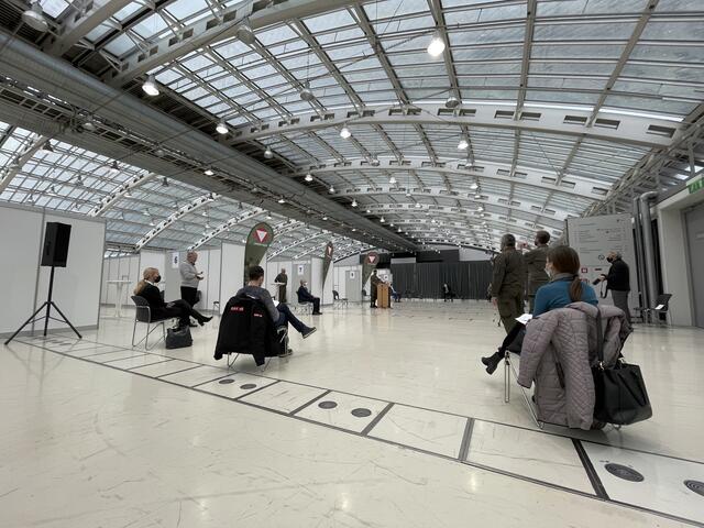 Viel Platz – wenn das Bundesheer zum Pressetermin lädt, dann werden die Corona-Sicherheitsvorkehrungen mehr als genau erfüllt.