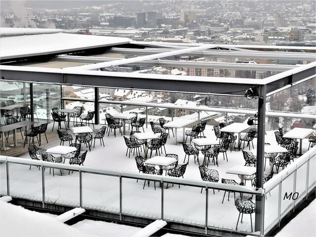 Verschneiter Gastgarten, Restaurant Schlossberg