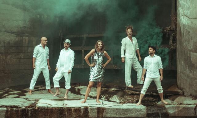 Birgit Denk mit Band | Foto: Carina Antl