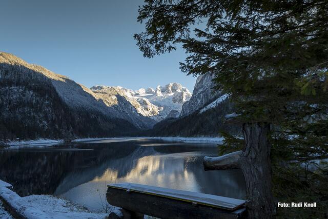 Spiegelung des Dachsteinmassivs im Vorderen Gosausee.