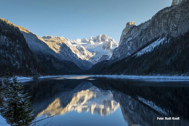 Spiegelung des Dachsteinmassivs im Vorderen Gosausee.