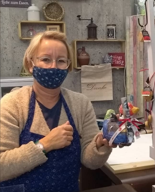 Andrea Rittnauer verliert auch in schweren Zeiten die gute Laune nicht. Hier mit einer Ente von ProMente