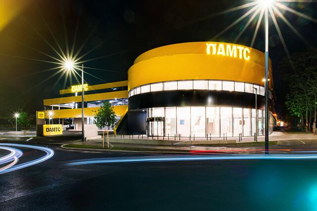 Der neue ÖAMTC an der Westausfahrt spielt alle Stückerl. Die Zukunft des alten Areals in Rudolfsheim ist noch vage.  | Foto: Lukas Lorenz