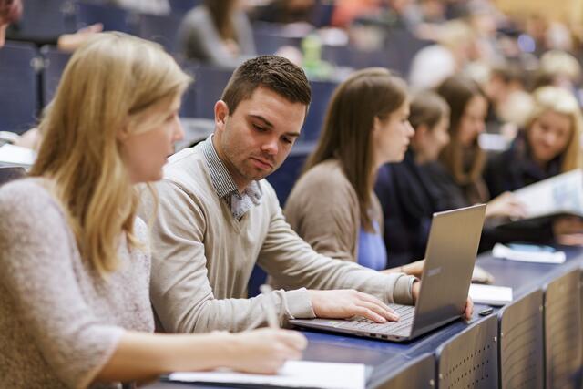 Bildungsland Kärnten: Menschen für Wissenschaft und Forschung begeistern. Das gelingt unter anderem in der Universität in Klagenfurt und in der Fachhochschule in Kärnten. | Foto: aau/tinefoto.com