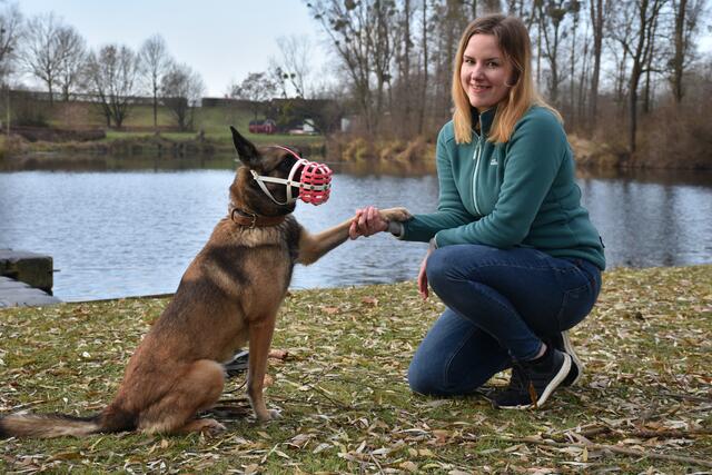Julia Köck, Grein, mit ihrem Vierbeiner Hanni. | Foto: Robert Zinterhof