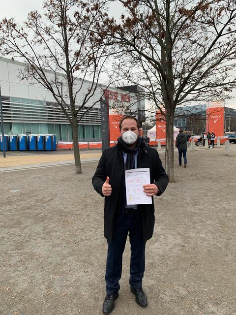 Der Döblinger Bezirkschef Daniel Resch (ÖVP) unterzog sich einem Corona-Massentest in der Messe Wien. | Foto: Privat
