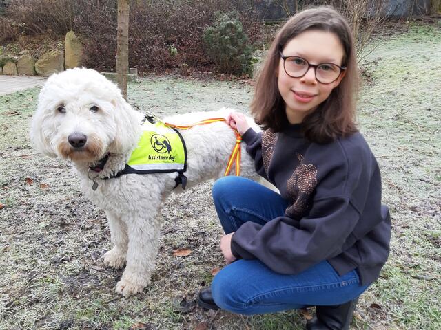 Durch die finanzielle Unterstützung von „Licht ins Dunkel“, Pet Ribbon und der Stiftung Kindertraum wurde die zweijährige Ausbildung als Assistenzhund finanziert.  | Foto: Andrea Kitzberger