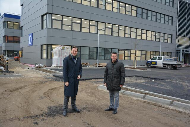 LAbg. Christoph Kaufmann mit Tullns Bürgermeister Peter Eisenschenk bei der Baustellenbesichtigung im Technologie- und Forschungszentrum Tulln
 | Foto: ÖVP Tulln