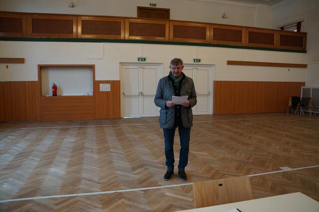 Bgm. Engelbert Köppel begrüßte zum kleinen Festakt einige Gäste. | Foto: Almer