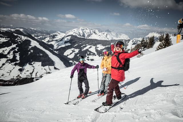 Wintersportler haben Grund zur Freude: Ab 24. Dezember 2020 dürfen in Österreich die Skigebiete wieder öffnen. So ist man auch im Skicircus bald wieder für Skifahrer und Snowboarder da.  | Foto: saalbach.com, Mirja Geh