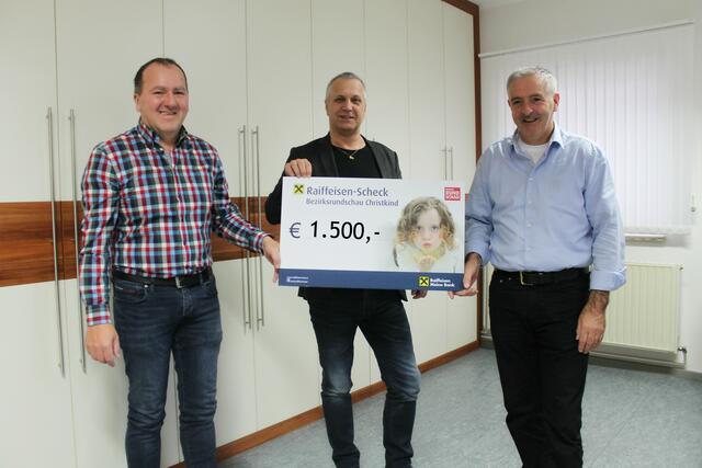 Reinhold Mathä, Wolfgang Forstner und Herbert Praher bei der Übergabe des Spendenschecks.