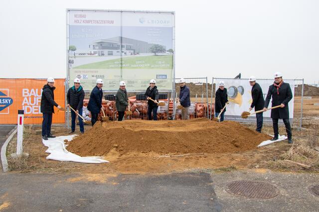 Am 9. Dezember wurde der Spatenstich für das neue Firmengebäude der Leidorf GmbH gesetzt.