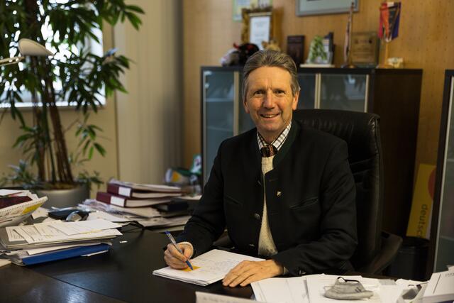 Bürgermeister Fritz Quirgst blickt zuversichtlich ins neue Jahr | Foto: Leticia Semmler