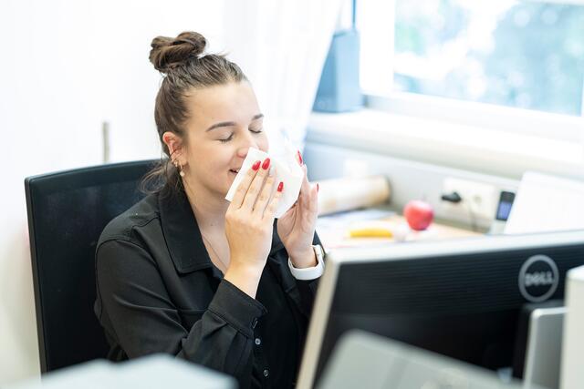 Bei saisonalen Allergien wie dem Heuschnupfen besteht die Möglichkeit der Hyposensibilisierung. Idealer Zeitpunkt für den Therapiestart sind die kalten Monate. | Foto: Klinikum Wels‐Grieskirchen / Nik Fleischmann 