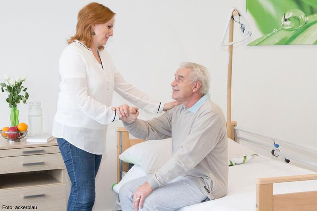 Um ältere Personen weiterhin zu schützen, setzt Help-24 auf strengere Maßnahmen bei der Betreuung. | Foto: ackerblau OG