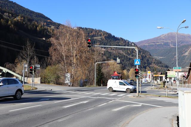 Unterflurtrasse und Kreisverkehr: Im Juli 2021 sollen die Arbeiten für den Umbau der Kreuzung in Prutz starten. | Foto: Othmar Kolp