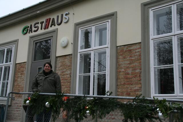 Die "Dorfleiterin" Maria Scheiblauer weiß bereits, welche Überraschungen auf ihre 20 Gäste zu Weihnachten warten. | Foto: Karl Pufler