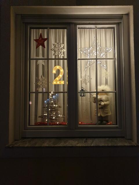 Auch heuer gestalten 24 Familien aus Glashütten liebevoll jeden Tag ein Adventfenster.  | Foto: Verein Dorfleben Glashütten