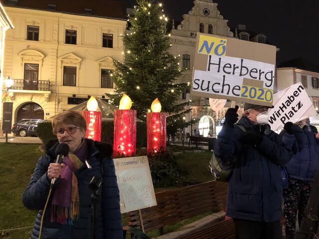 VÖMIT-Obfrau Gerlinde Buchberger bei der Kundgebung in Mödling