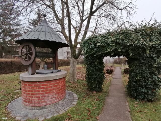 Der Brunnen wurde von Hrn. Straka selbst gebaut