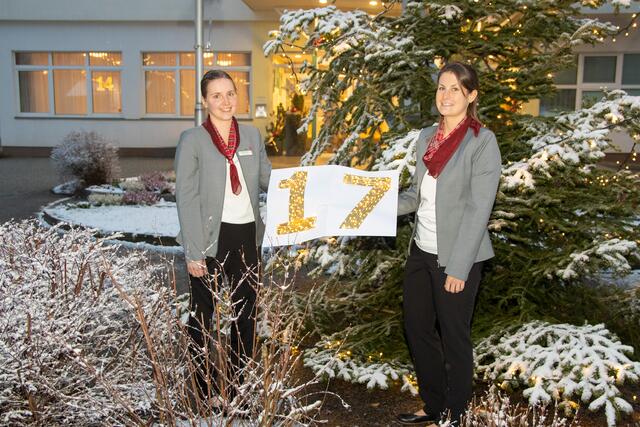 In den Fenstern des Herz-Kreislauf-Zentrums erleuchtet jeden Tag eine weitere Zahl. | Foto: HKZ GG