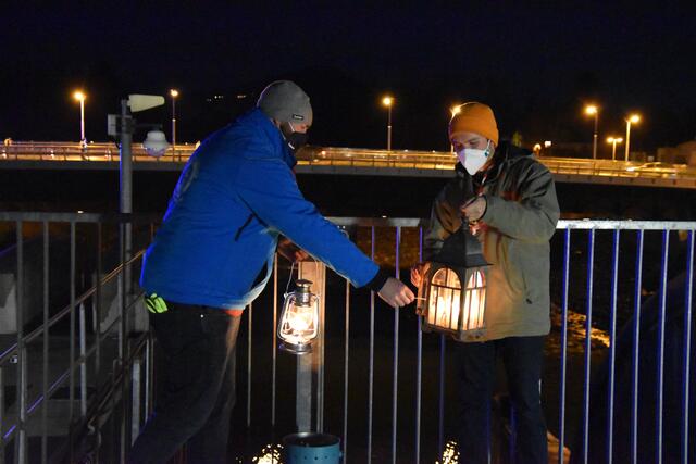 Vom Flughafen wurde das Friedenslicht aus Israel in den Salzburger Dom gebracht.  | Foto: Salzburger Pfadfinder/Fritz Ortner