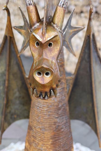Für seine Drachen braucht Günther Höllwart hunderte Hufeisen.  | Foto: Höllbacher