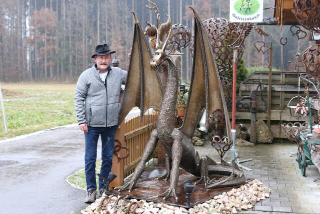 Höllwarts Meisterstück: Der große Drache war das "Lockdown"-Projekt des Frankinger Künstlers – und es ist unverkäuflich.  | Foto: Höllbacher