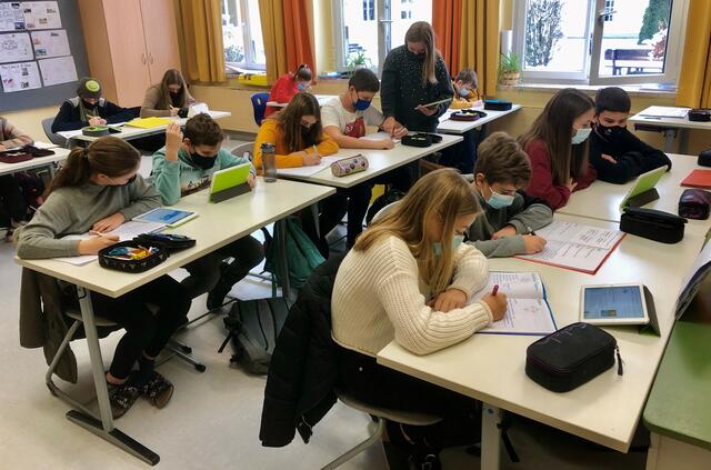 Ein Blick in die 3m der Musik-Mittelschule in Eibiswald: Alle Schülerinnen und Schüler sind mit Maske ausgestattet. | Foto: KK