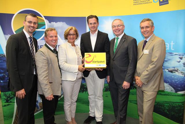 Energieeffizienzstadtrat und zukünftiger e5 Teamleiter Roland Honeder, Umweltgemeinderat Leopold Spitzbart, Landeshauptfrau Johanna Mikl-Leitner, Bürgermeister Stefan Schmuckenschlager, Landeshauptfrau-Stv. Stephan Pernkopf und Umweltreferatsleiter Alexander Weber. | Foto: privat