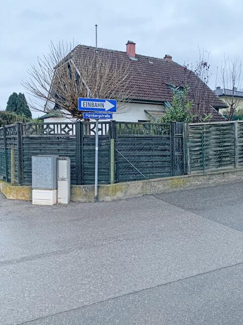 Die Fürnbergstraße ist seit November eine Einbahn.