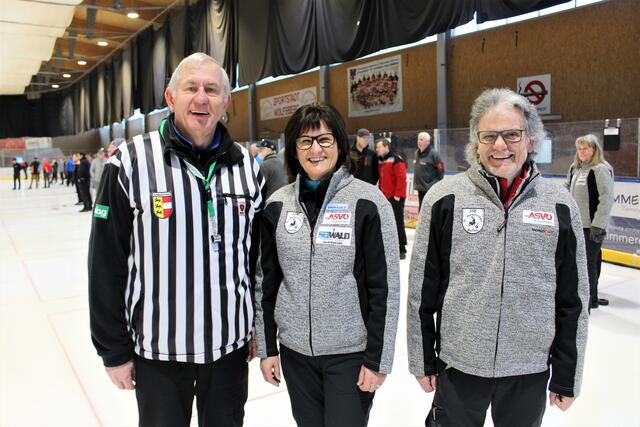 Begeisterte Stocksportler aus dem Lavanttal: Gerhard Perl vom ESV Mondi Frantschach mit Isabella Heine und Gerhard Salzmann vom Stocksportverein (SSV) St. Margarethener Bullen