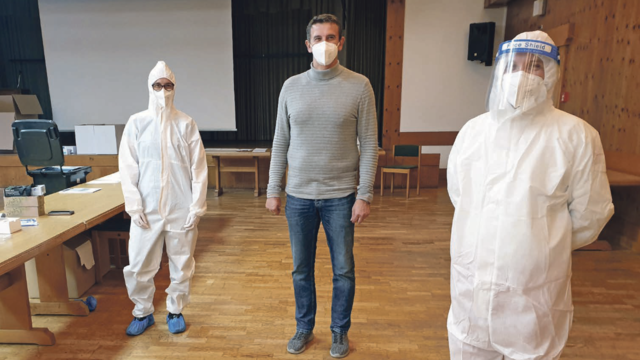 Kurz vorm Start in Schwarzach: Susanne Holzmann, Bürgermeister Andreas Haitzer und Christian Hinterlechner. | Foto: Wautischer