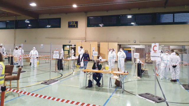 In Bischofshofen wurde unter anderem in der Turnhalle getestet. | Foto: Gehwolf